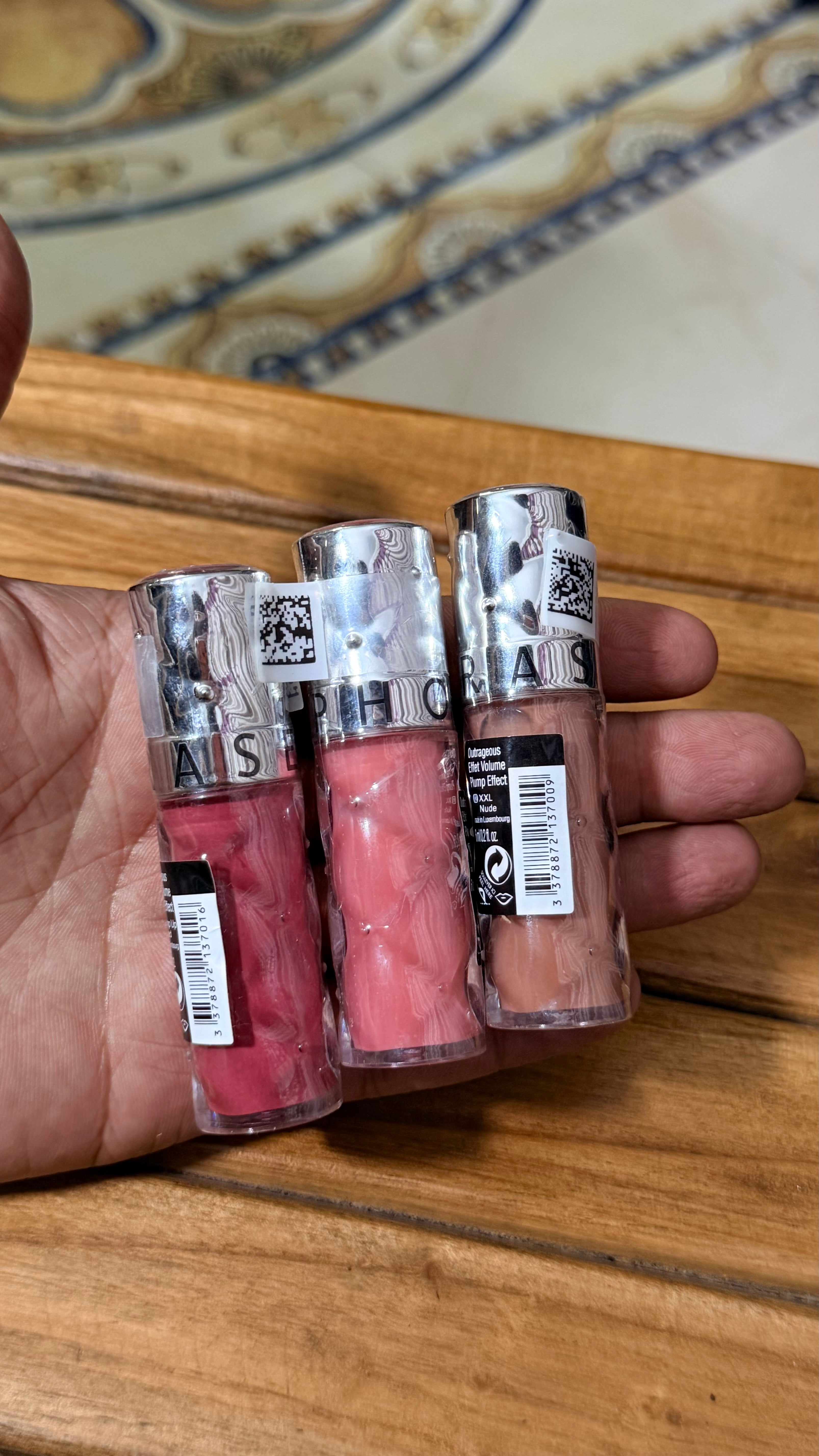 Sephora lip gloss outrageous effect plump effect