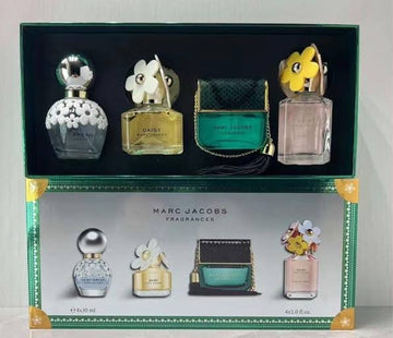 MARC JACOBS New Perfume Giftset  30ml x 4