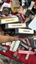 HUDA BEAUTY Easy Bake Pressed Powder product detail