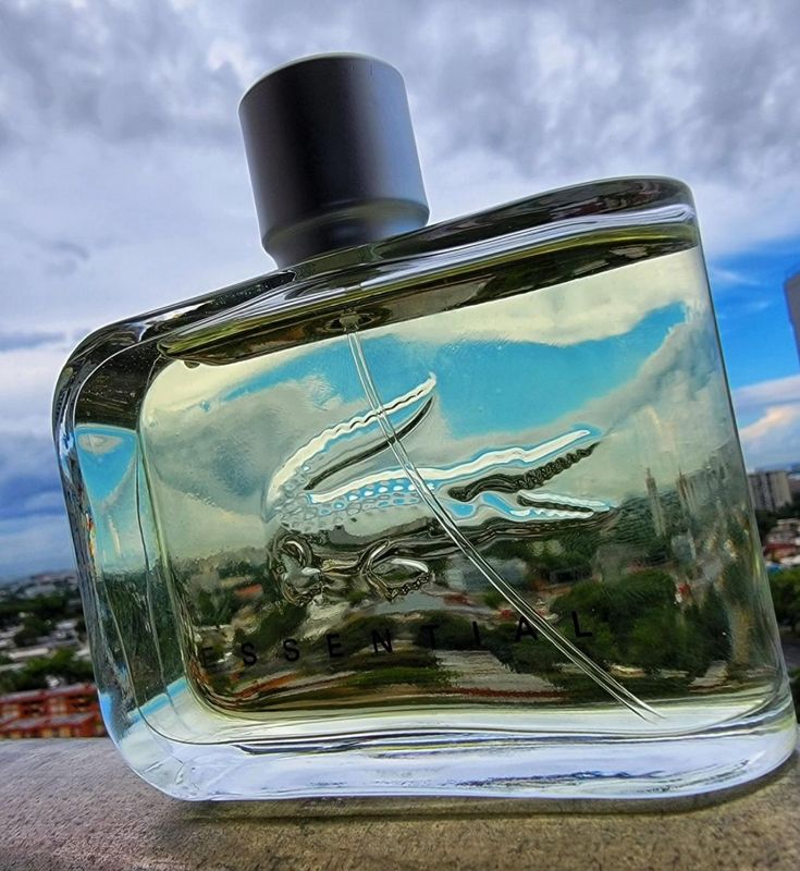 Lacoste Essential
